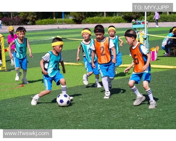 在绿茵场上追逐梦想的我与足球明星的心灵碰撞