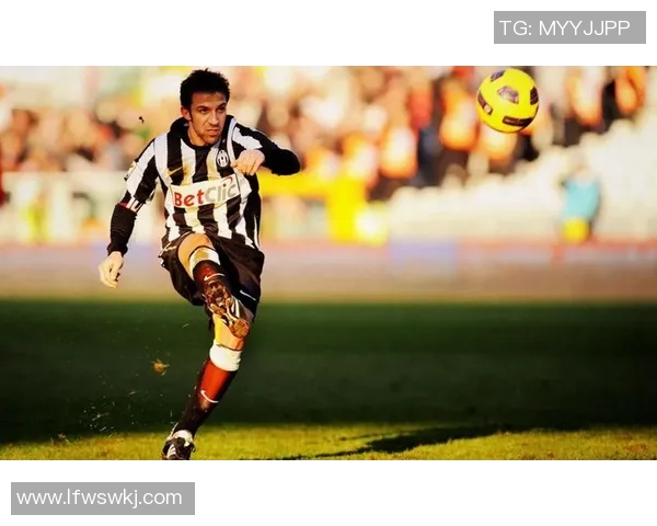 帅气照片中的足球明星是谁让人心动不已的运动偶像揭秘