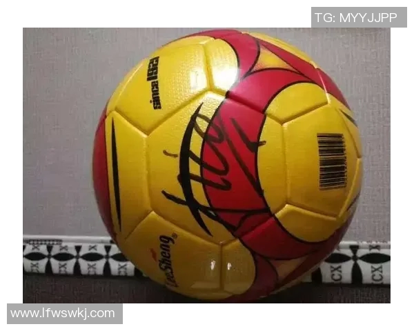 探索足球明星的绘画技巧与风格解析，如何将他们的魅力生动呈现于画布之上